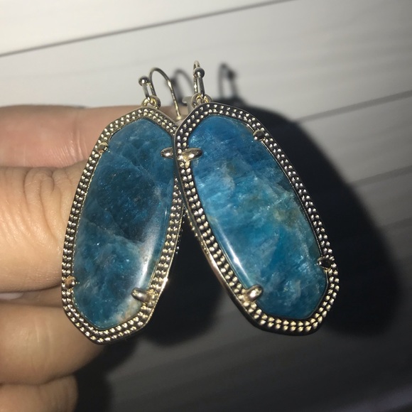 Kendra Scott Elle Earrings - Picture 1 of 4